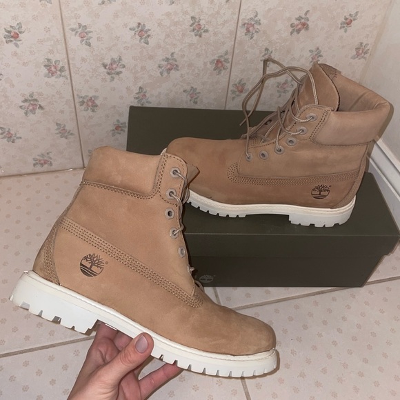 Timberland Nude/White Boots ❄️ - Picture 7 of 11